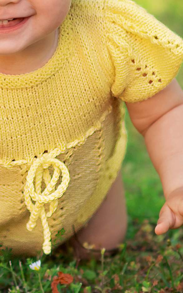 LANA GROSSA Strickset Baby Kleid mit Ajourzopfmuster - Strickset
