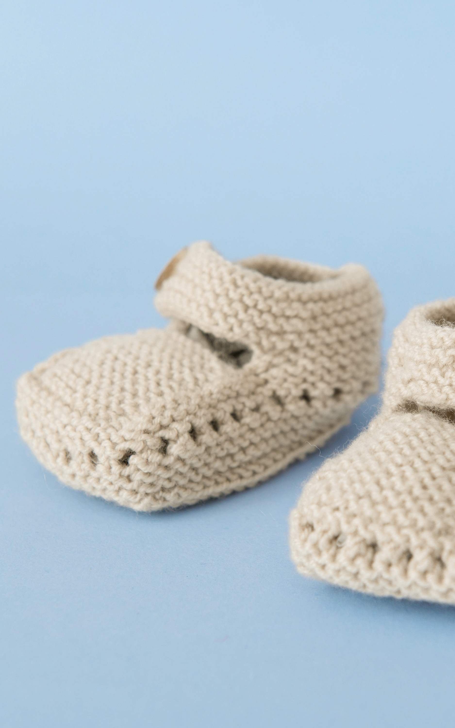 LANA GROSSA Strickset Baby Schuhe mit Riemen - Strickset