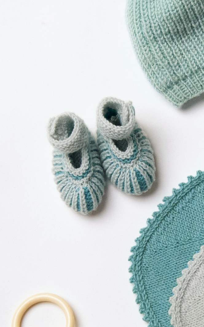 LANA GROSSA Strickset One Size / Helltürkis-Mint Baby Schuhe im Halbpatent - Strickset