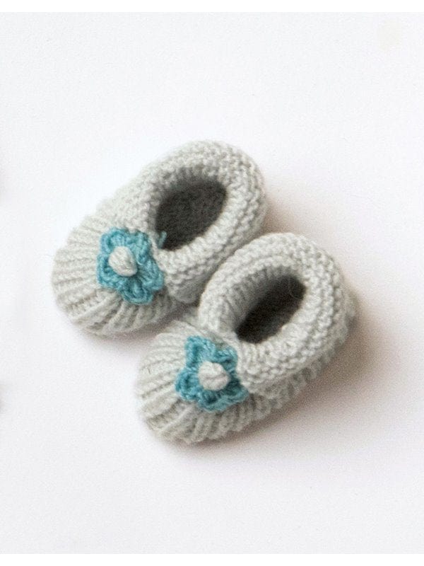 Baby Schuhe mit Blümchen und Halbpatent - Strickset von LANA GROSSA jetzt online kaufen bei OONIQUE
