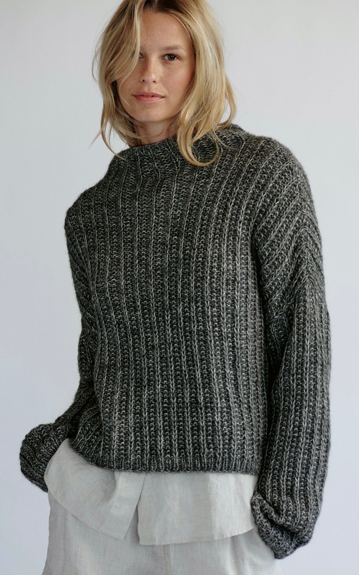 Pullover mit Rippenmuster - NATURAL ALPACA PELO - Strickset von LANA GROSSA jetzt online kaufen bei OONIQUE