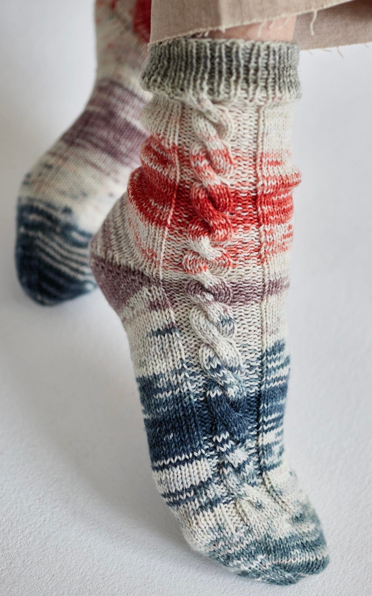 Socken - MEILENWEIT 100 MERINO RAINBOW HAND-DYED - Strickset von LANA GROSSA jetzt online kaufen bei OONIQUE