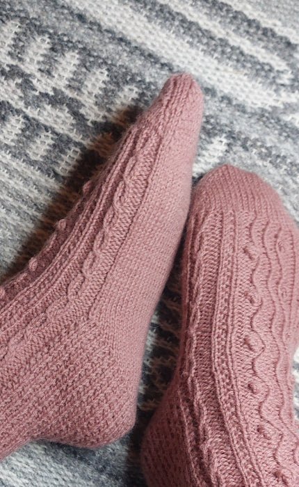 Mustard Socks - MEILENWEIT 100 SETA - Strickset von IMKE VON NATHUSIUS jetzt online kaufen bei OONIQUE