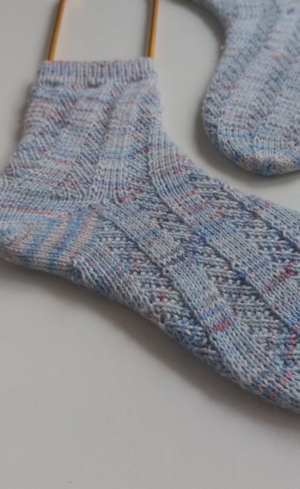 Nova Socks - MEILENWEIT 100 SETA- Strickset von IMKE VON NATHUSIUS jetzt online kaufen bei OONIQUE