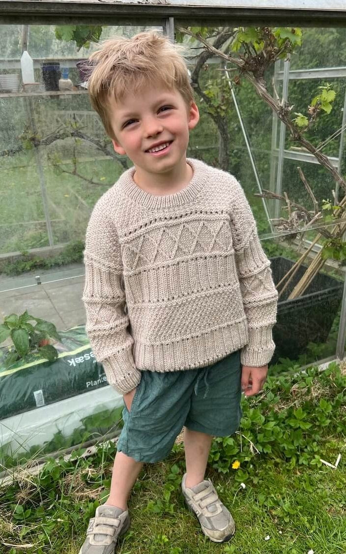 Ingrid Sweater Junior - PEER GYNT - Strickset von PETITE KNIT jetzt online kaufen bei OONIQUE