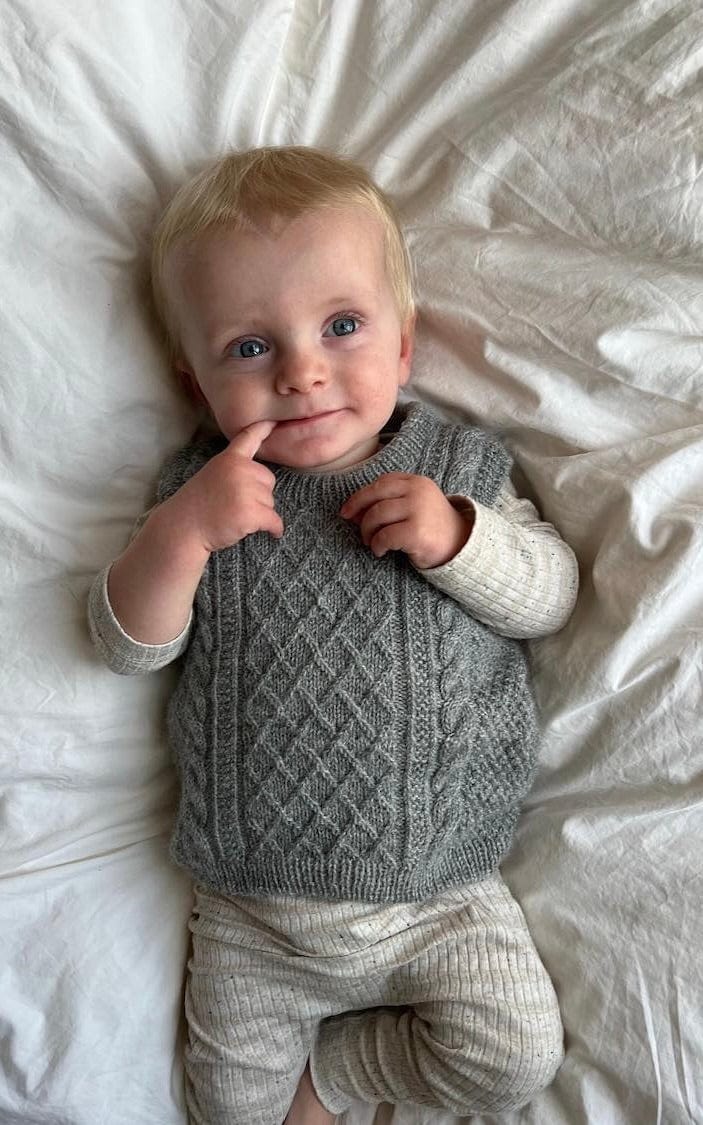 Moby Slipover Baby - SUNDAY - Strickset von PETITE KNIT jetzt online kaufen bei OONIQUE